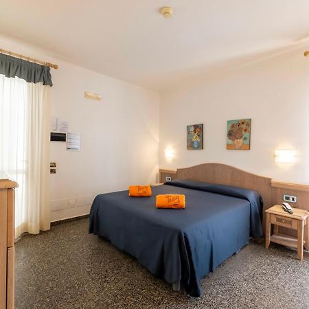 טורה דל'אורסו Hotel Thalas Club מראה חיצוני תמונה