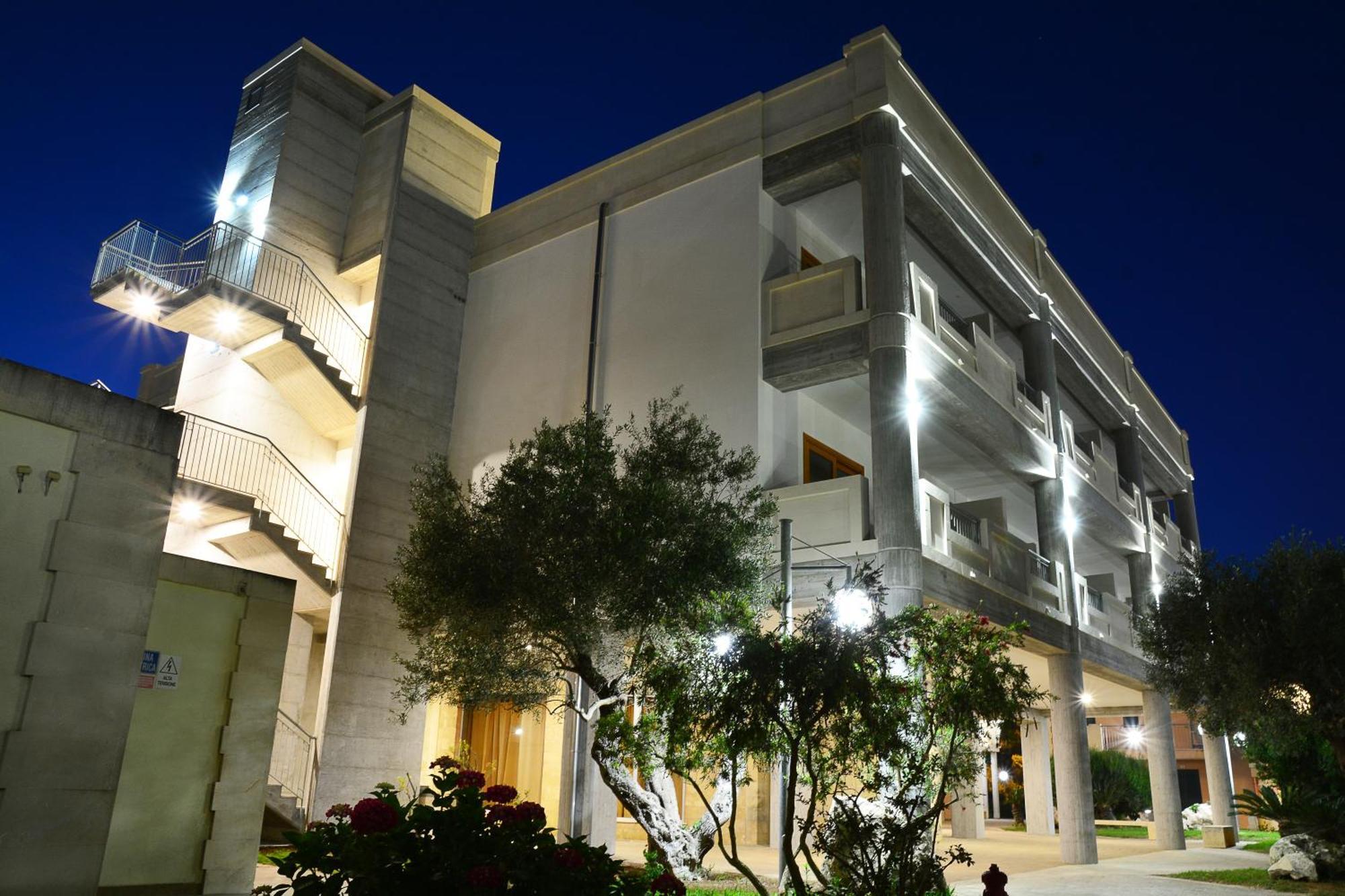 טורה דל'אורסו Hotel Thalas Club מראה חיצוני תמונה