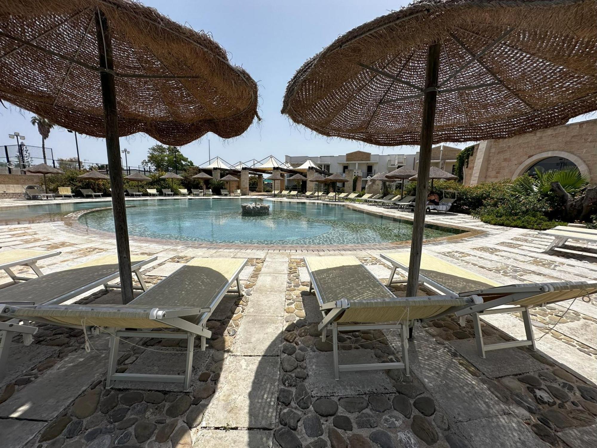 טורה דל'אורסו Hotel Thalas Club מראה חיצוני תמונה