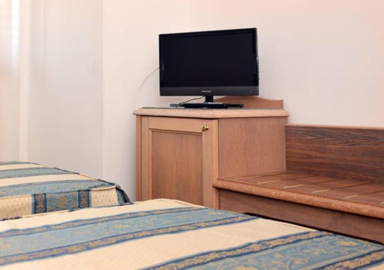 טורה דל'אורסו Hotel Thalas Club מראה חיצוני תמונה