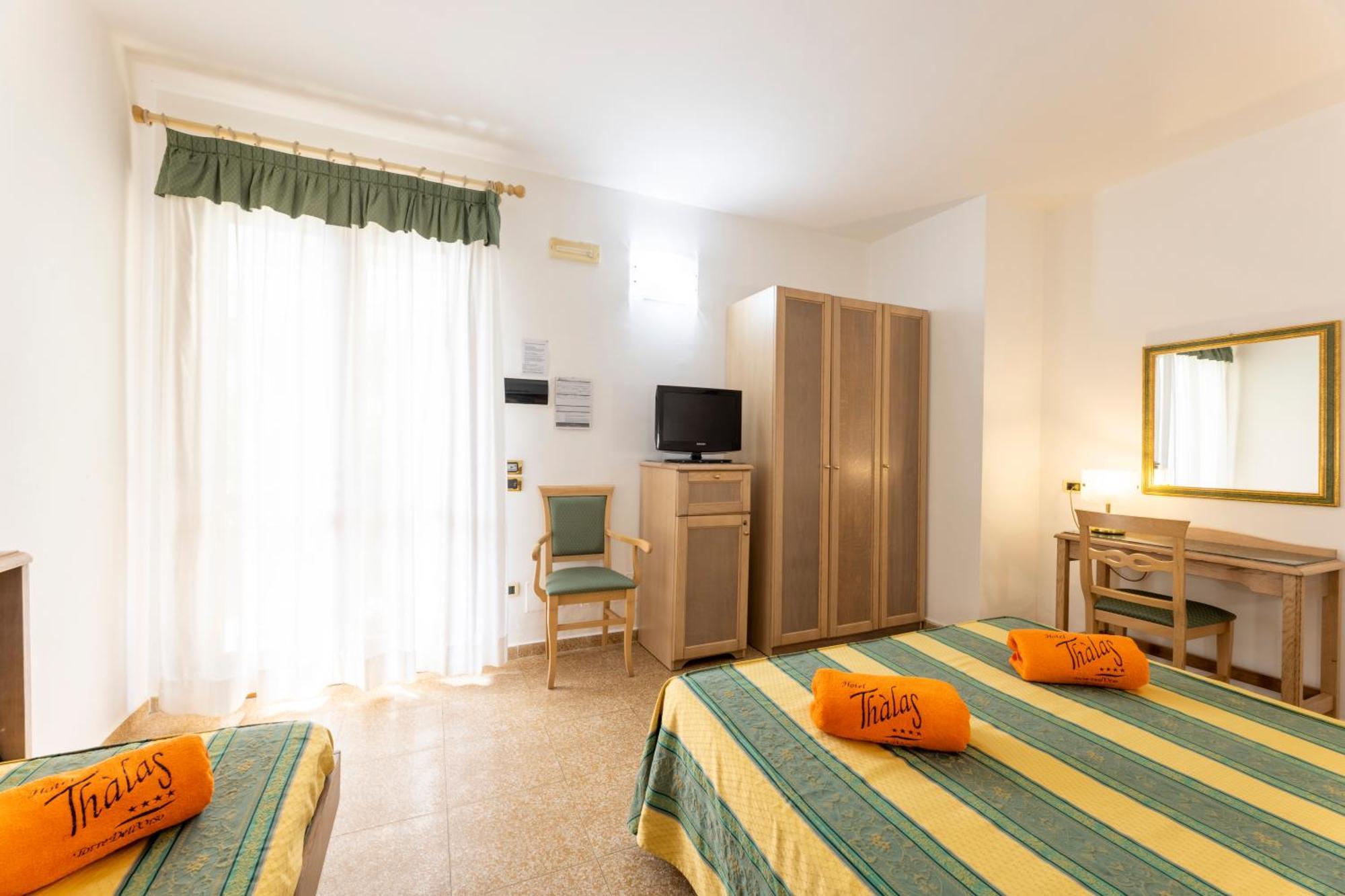 טורה דל'אורסו Hotel Thalas Club מראה חיצוני תמונה