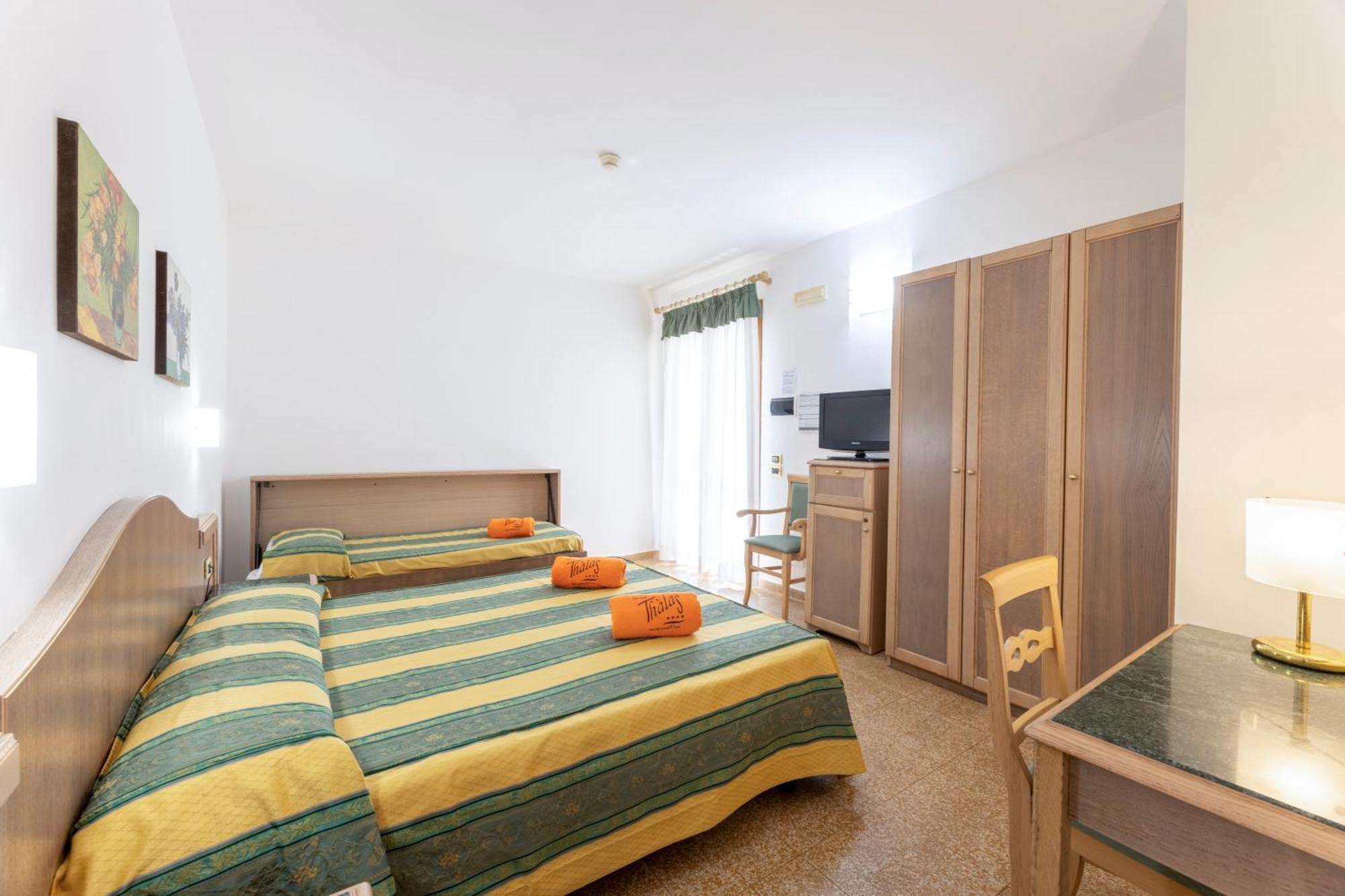 טורה דל'אורסו Hotel Thalas Club מראה חיצוני תמונה