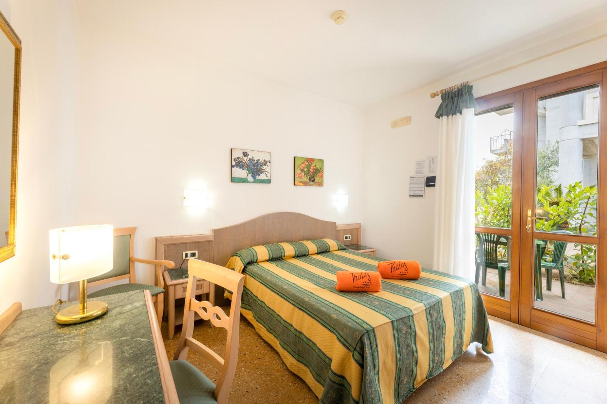 טורה דל'אורסו Hotel Thalas Club מראה חיצוני תמונה