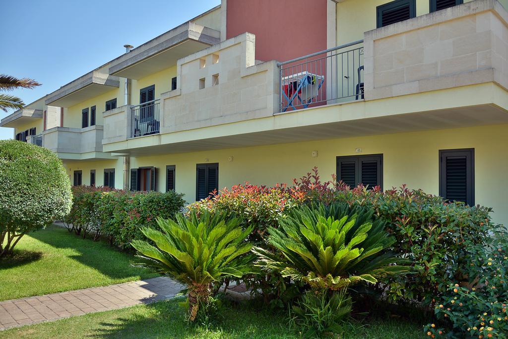 טורה דל'אורסו Hotel Thalas Club מראה חיצוני תמונה