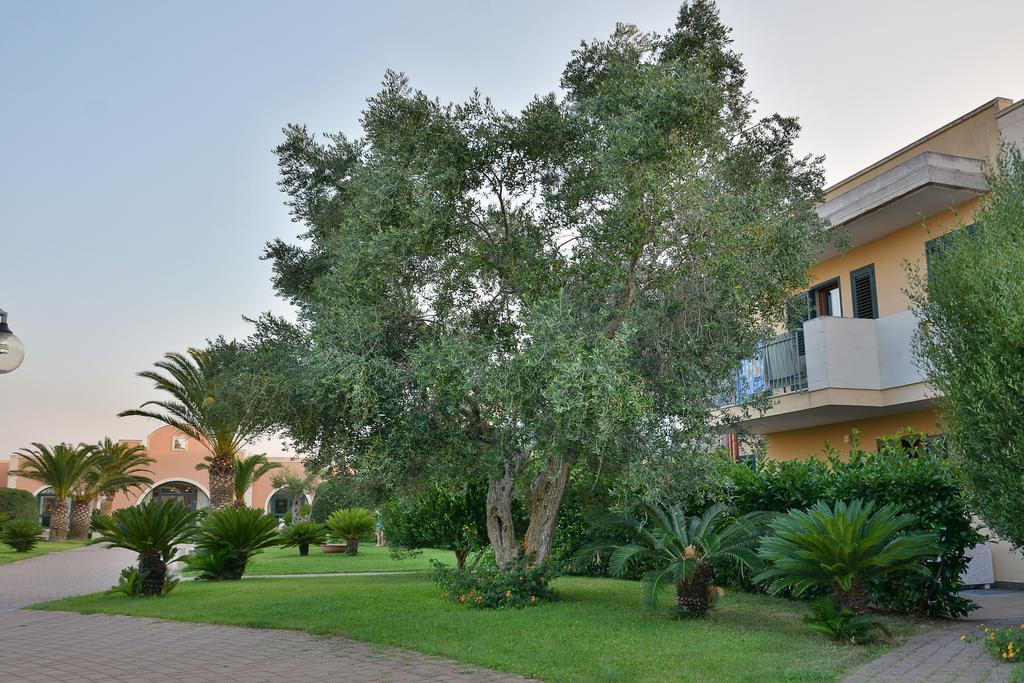 טורה דל'אורסו Hotel Thalas Club מראה חיצוני תמונה