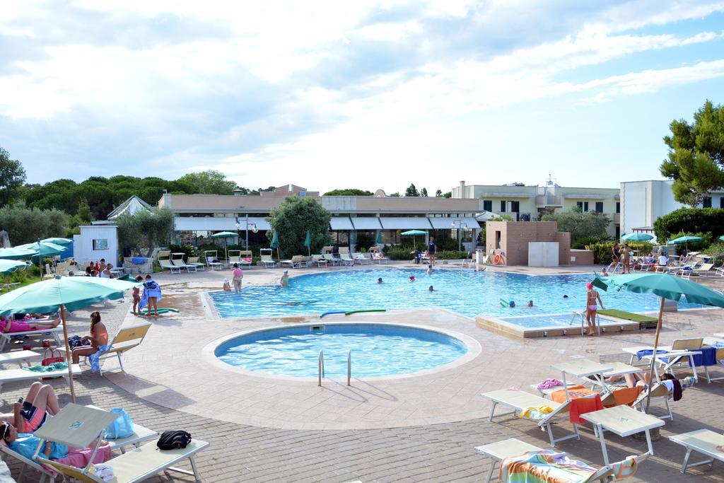 טורה דל'אורסו Hotel Thalas Club מראה חיצוני תמונה
