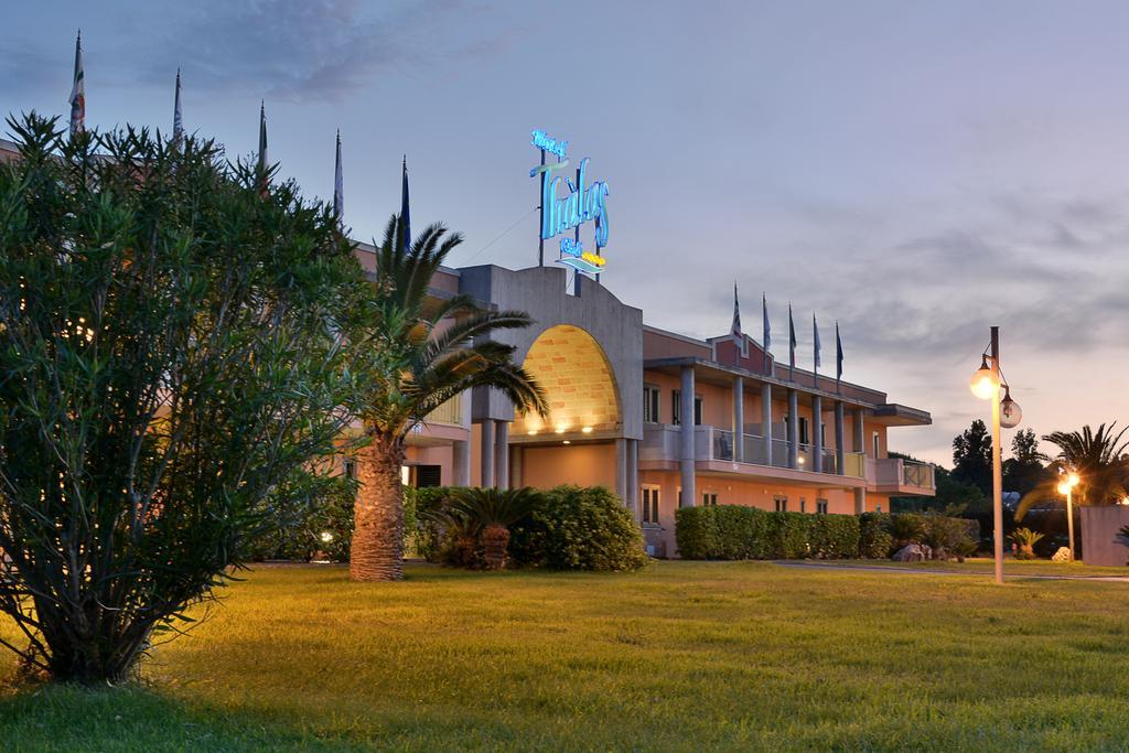 טורה דל'אורסו Hotel Thalas Club מראה חיצוני תמונה